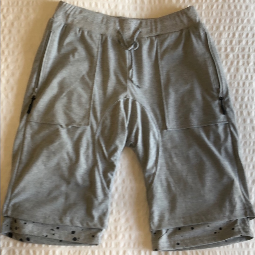Mens grey hip shorts. Med.